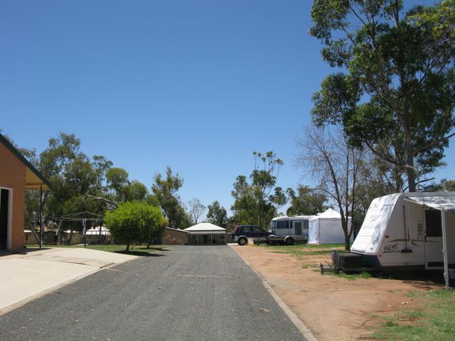 Lake View Broken Hill Caravan Park - Broken Hill: Good paved roads throughout the park