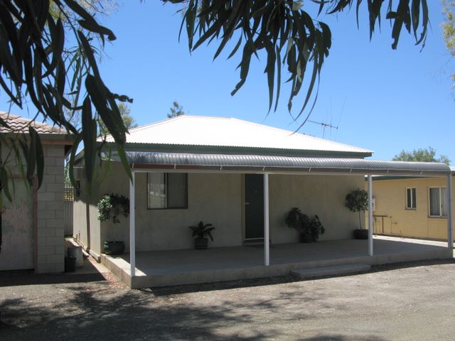 Lake View Broken Hill Caravan Park - Broken Hill: Cottage accommodation, ideal for families, couples and singles