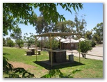 Lake View Broken Hill Caravan Park - Broken Hill: Sheltered outdoor BBQ