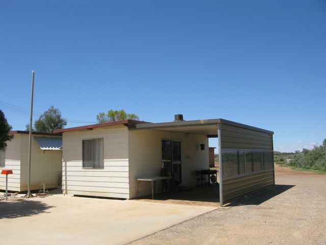 Silverland Caravan Park - Broken Hill: Cabin accommodation