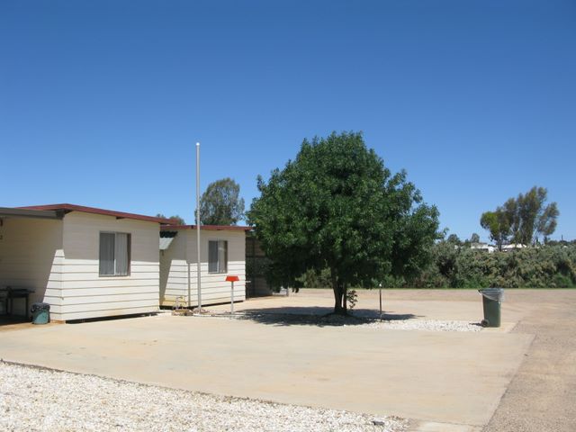 Silverland Caravan Park - Broken Hill: Powered sites for caravans with cabins in background
