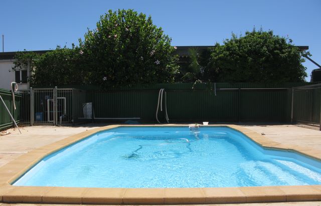 Silverland Caravan Park - Broken Hill: Swimming pool