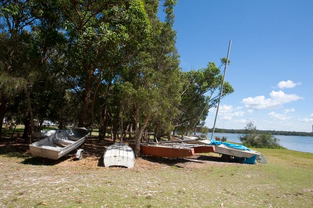Budgewoi Holiday Park - Budgewoi: Boats for hire