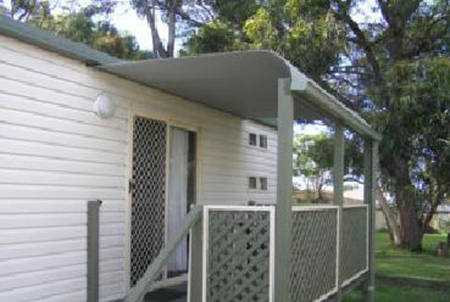Walu Caravan Park - Budgewoi: Cabin accommodation which is ideal for couples, singles and family groups.