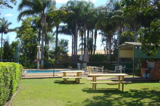 Bundaberg East Cabin & Tourist Park - Bundaberg: Swimming pool