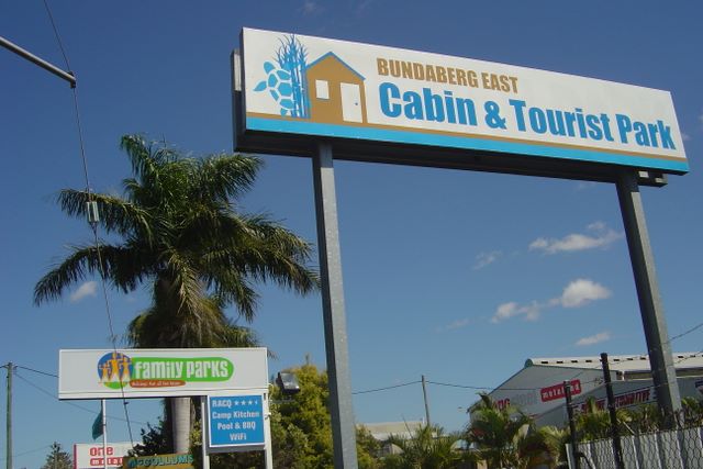 Bundaberg East Cabin & Tourist Park - Bundaberg: Bundaberg East Cabin and Tourist Park welcome sign