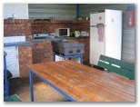 Finemore Holiday Park - Bundaberg: Camp kitchen and BBQ area