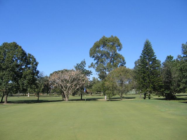 Bundaberg Golf Club - Bundaberg: Green on Hole 6