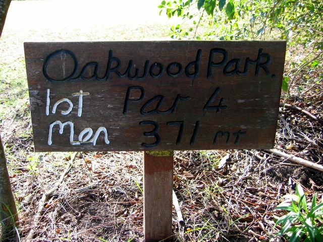 Oakwood Park Golf Course - Bundaberg: Hole 1 Par 4, 371 meters