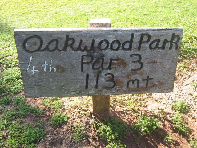 Oakwood Park Golf Course - Bundaberg: Hole 4: Par 3, 113 meters