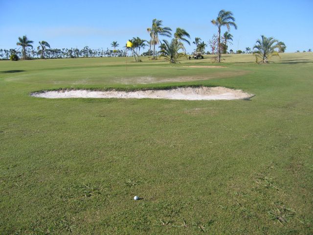 Oakwood Park Golf Course - Bundaberg: Green on Hole 4