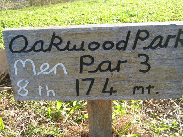 Oakwood Park Golf Course - Bundaberg: Hole 8: Par 3, 174 meters