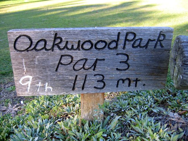 Oakwood Park Golf Course - Bundaberg: Hole 9: Par 3, 113 meters