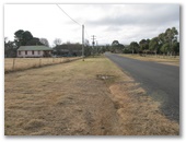 Mecca Lane - Bungendore: Wide shoulders on which to park.  Looking alone Mecca Lane to the Kings Highway.