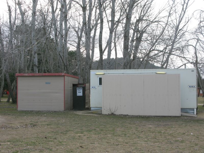 Bungendore Showground - Bungendore: Amenities and showers for campers.