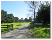 Grady's Riverside Retreat - Burrier: Entrance to the Caravan Park