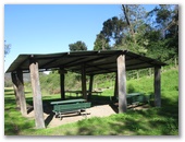 Grady's Riverside Retreat - Burrier: Sheltered picnic area