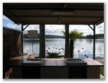 BIG4 Bungalow Park - Burrill Lake: BBQ with water views