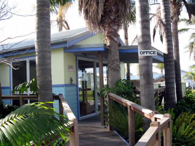 Dolphins Point Tourist Park - Burrill Lake: Reception and office