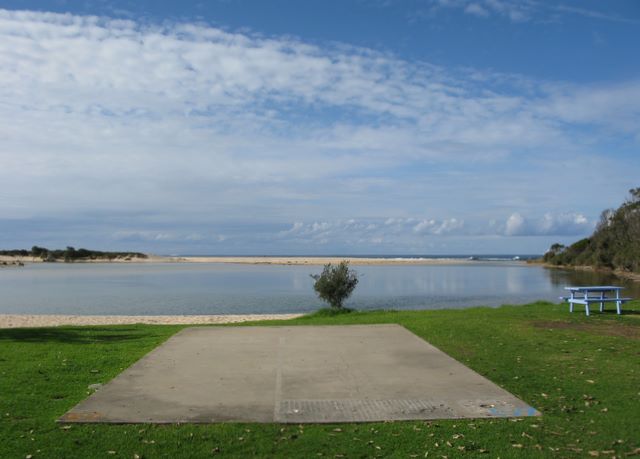 Dolphins Point Tourist Park - Burrill Lake: Powered sites for caravans with water view
