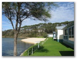 Dolphins Point Tourist Park - Burrill Lake: Absolute water frontage.