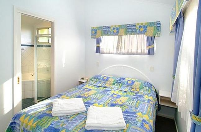 BIG4 Beachlands Holiday Park - Busselton: Bedroom in cottage