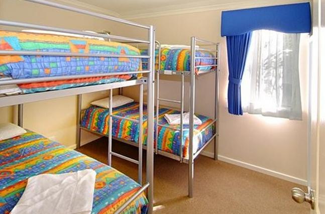 BIG4 Beachlands Holiday Park - Busselton: Bunk beds in cabin