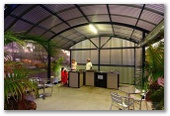 BIG4 Beachlands Holiday Park - Busselton: Camp kitchen and BBQ area