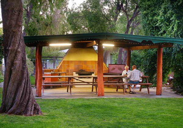 Sandy Bay Holiday Park - Busselton: Camp kitchen and BBQ area