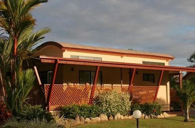 BIG4 Cairns Coconut Holiday Resort - Woree Cairns: Cottage accommodation which is ideal for couples, singles and family groups.