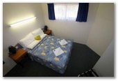 BIG4 Cairns Coconut Holiday Resort - Woree Cairns: Bedroom in cottage