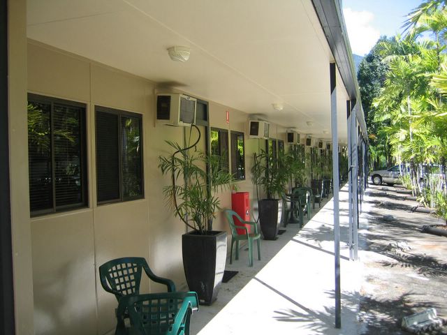 Cool Waters Holiday Park - Cairns: Motel style accommodation