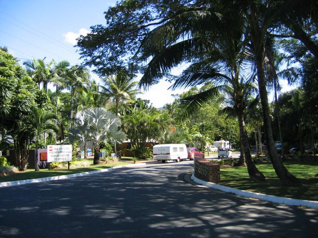 Cool Waters Holiday Park - Cairns: Park entrance