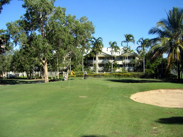 Cairns Golf Course - Cairns: Green on Hole 2