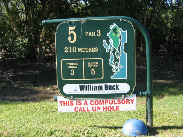 Cairns Golf Course - Cairns: Layout of Hole 5: Par 3, 210 metres