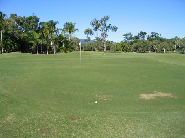 Cairns Golf Course - Cairns: Green on Hole 7