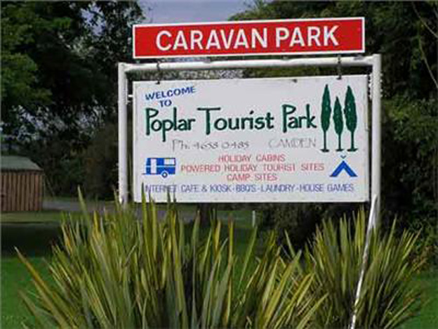 Poplar Tourist Park - Camden: Welcome sign