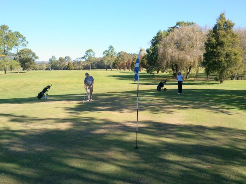 Canungra Area Golf Club - Canungra: Green on Hole 1 looking back along the fairway.