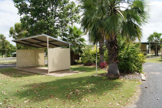 Capella Van Park - Capella: Outdoor shelter