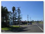 Brown's Caravan Park - Casino: View of the park from road