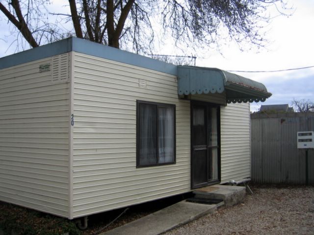Castlemaine Central Cabin & Van Park - Castlemaine: Cottage accommodation ideal for families, couples and singles