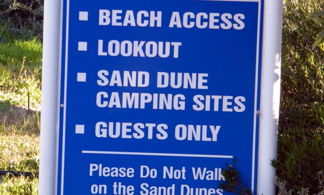 Ceduna Shelly Beach Caravan Park - Ceduna: Beach access sign