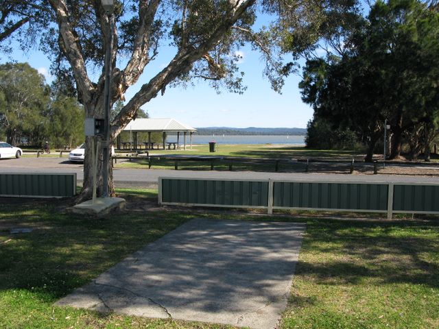 Lakeview Tourist Park - Long Jetty: Powered sites for caravans with Lake views