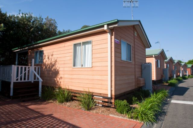 Toowoon Bay Holiday Park - Toowoon Bay: Cottage accommodation, ideal for families, couples and singles