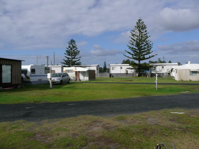 Two Shores Holiday Village, The Entrance NSW - The Entrance: Powered sites for caravans