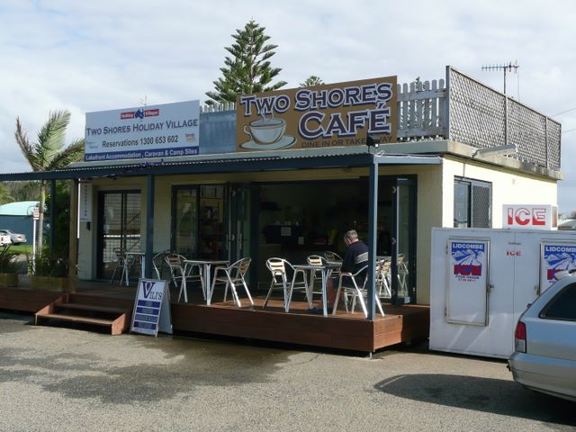 Two Shores Holiday Village, The Entrance NSW - The Entrance: Office and reception and cafe