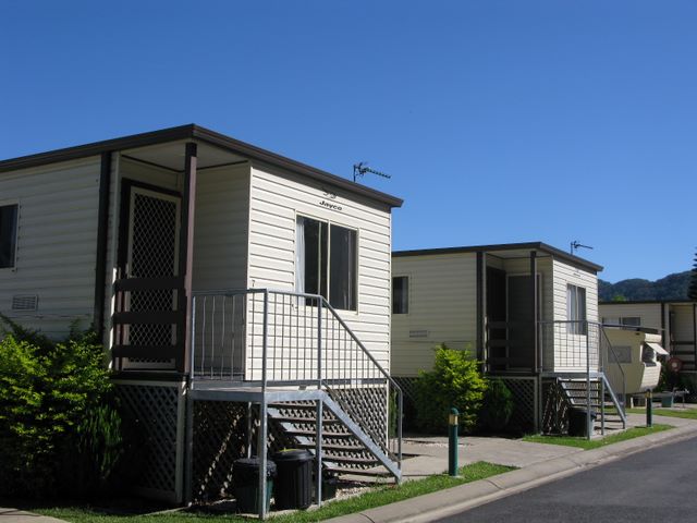 The Clog Barn Holiday Park - Coffs Harbour: Cottage accommodation, ideal for families, couples and singles