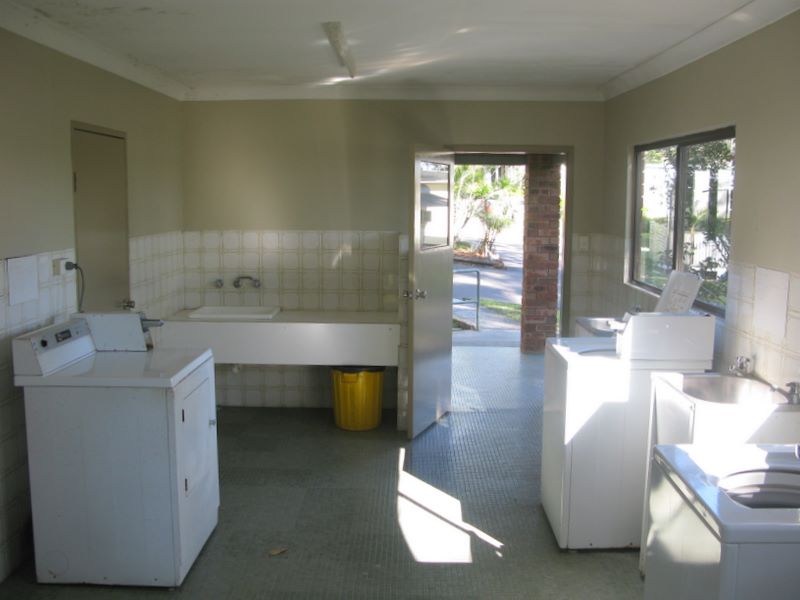 Macquarie Lakeside Village - Chain Valley Bay North: Interior of laundry