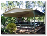 Aussie Outback Oasis Cabin & Van Village - Charters Towers: Camp kitchen and BBQ area