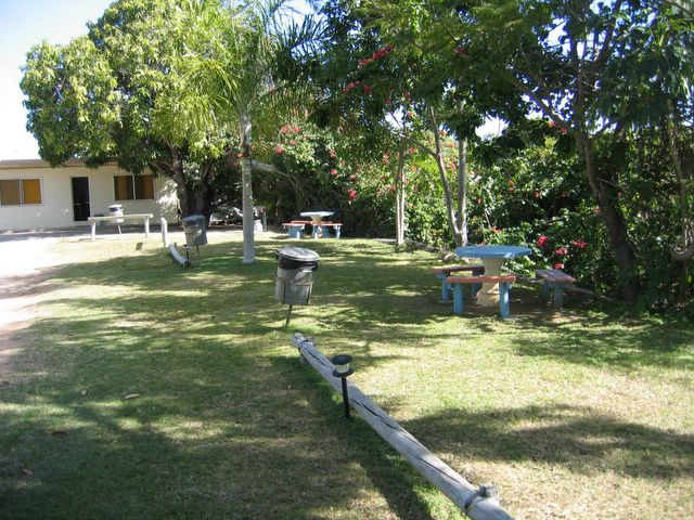 Mexican Tourist Park - Charters Towers: Outdoor dining area